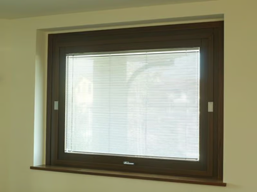VENICE 90 - Aluminium and wood horizontally pivoted window by CARMINATI SERRAMENTI - view 3